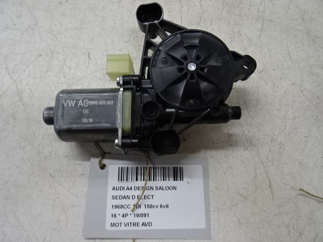 MOTEUR LEVE VITRE ELECTRIQUE AVANT DROIT Audi A4 (B9), Utilisé, Droite, Audi