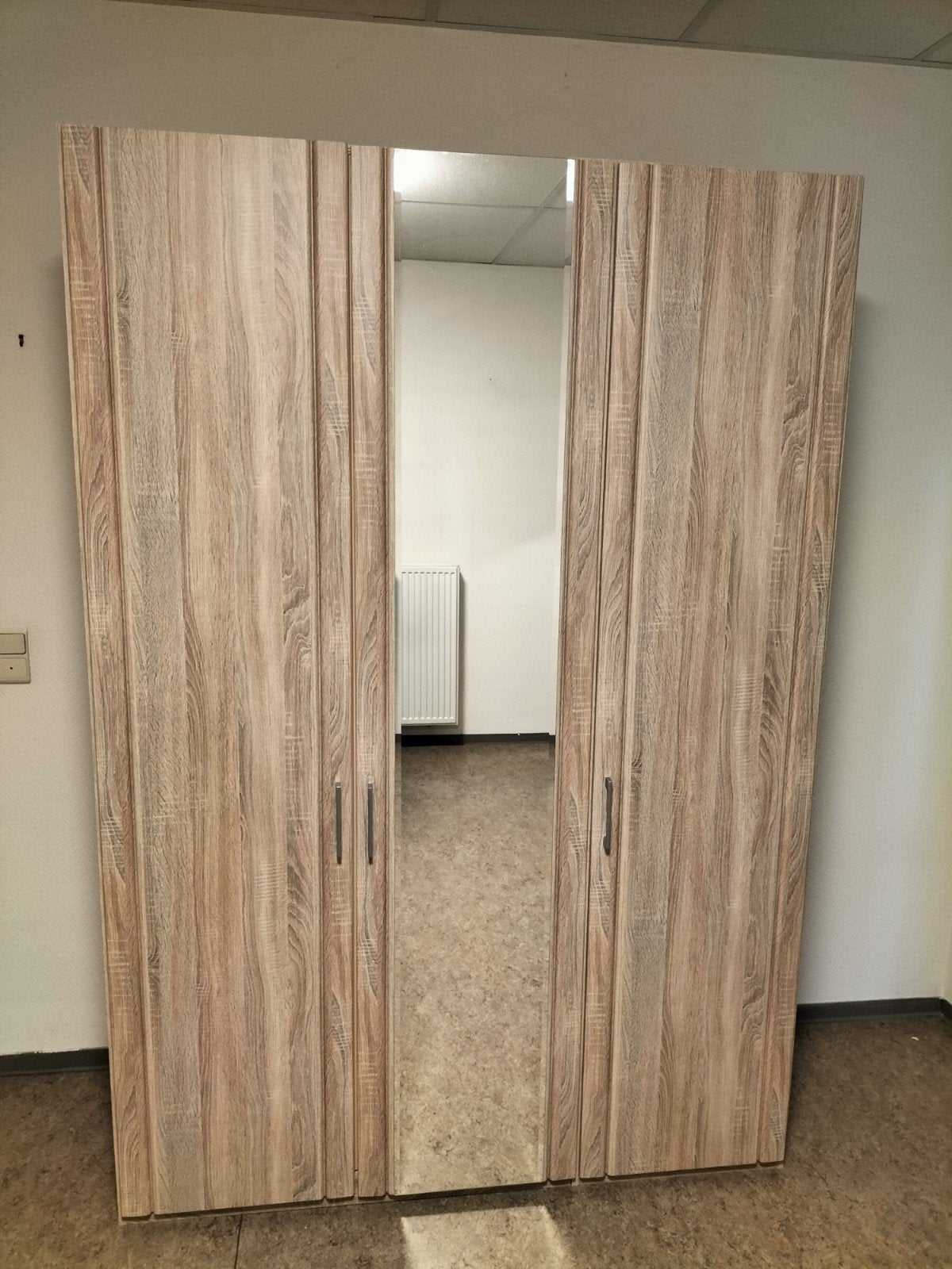 Urgent ! Armoire à portes battantes WIEMANN
Garde robe pende, Enlèvement, Chêne