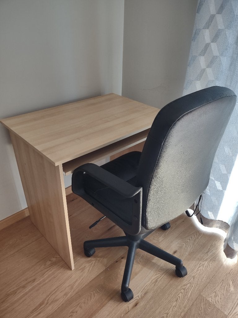Bureau avec chaise , 30€ ! URGENT (cause décès), Enlèvement, Démontable, Comme neuf, Bureau d'ordinateur