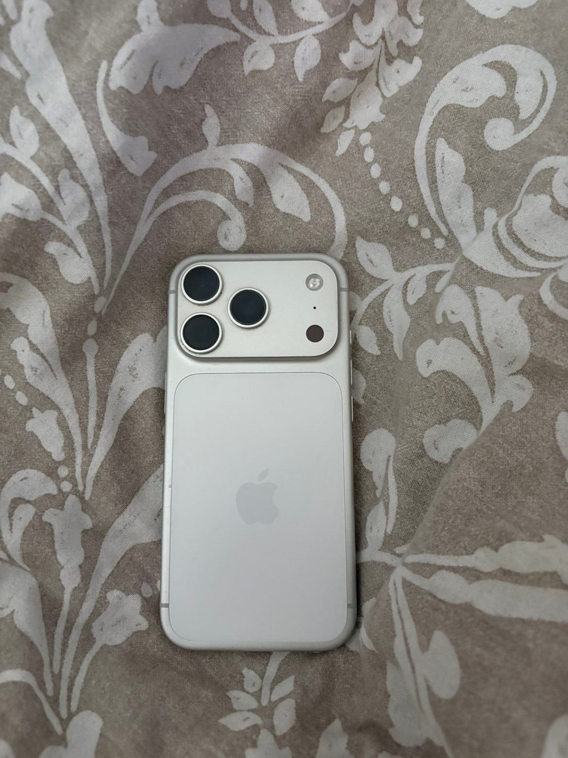 Iphone 17 pro argente, Télécoms, Enlèvement, Comme neuf, IPhone 16