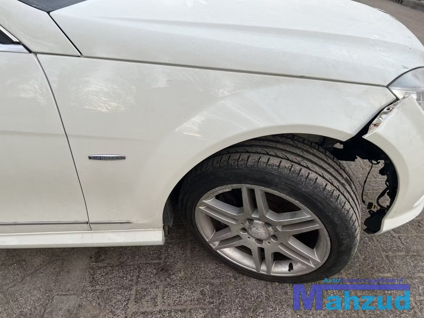 MERCEDES C KLASSE W204 WIT 650 rechts voorscherm 2007-2011, Gebruikt, Mercedes-Benz AG, Mercedes-Benz, Mercedesstrasse 120
70372  Stuttgart, DE