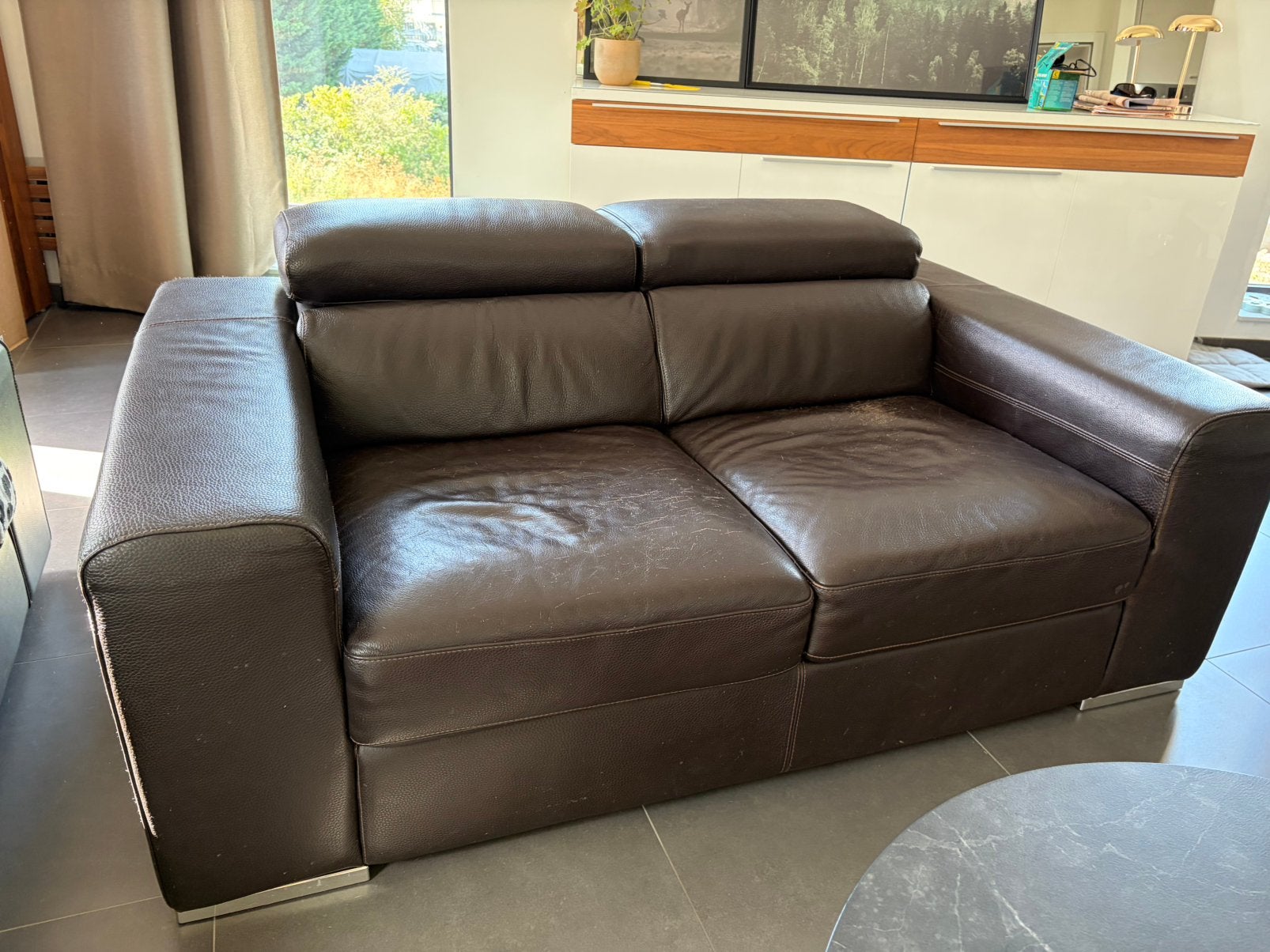 À DONNER – Grand canapé 2 places en cuir confortable solide, Banc droit, Enlèvement, Utilisé, Moderne