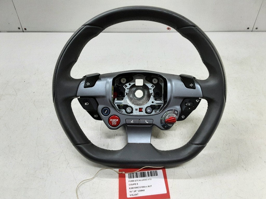 VOLANT DIRECTION Ferrari GTC4 Lusso (01-2016/-) (F151-BASE), Mevr. I. Hauben, Ferrari, Utilisé, Rue de l'Espoir 34 34
4030  GRIVEGNÉE, BE
