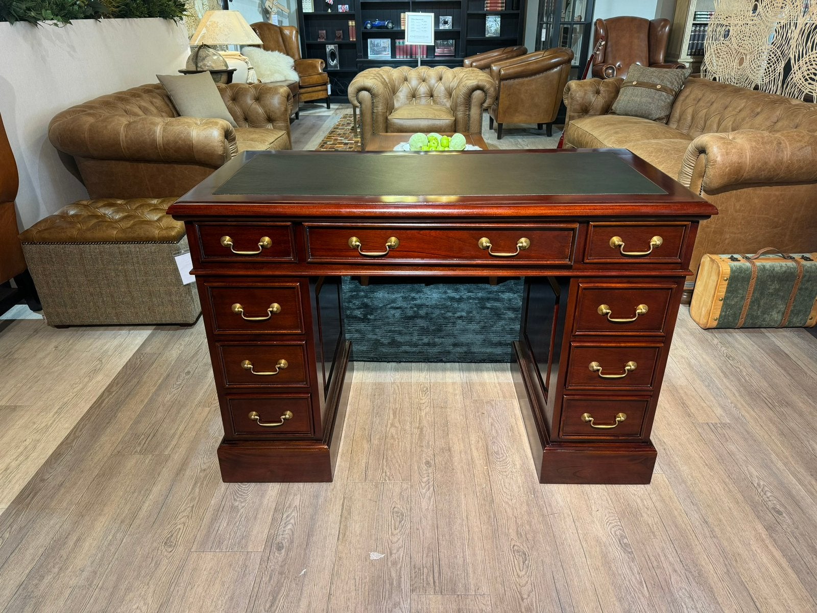 Compacte Klassiek Engelse chesterfield bureau in Mahoniehout, Huis en Inrichting, Bureaus, Klassiek, Ophalen of Verzenden, Nieuw