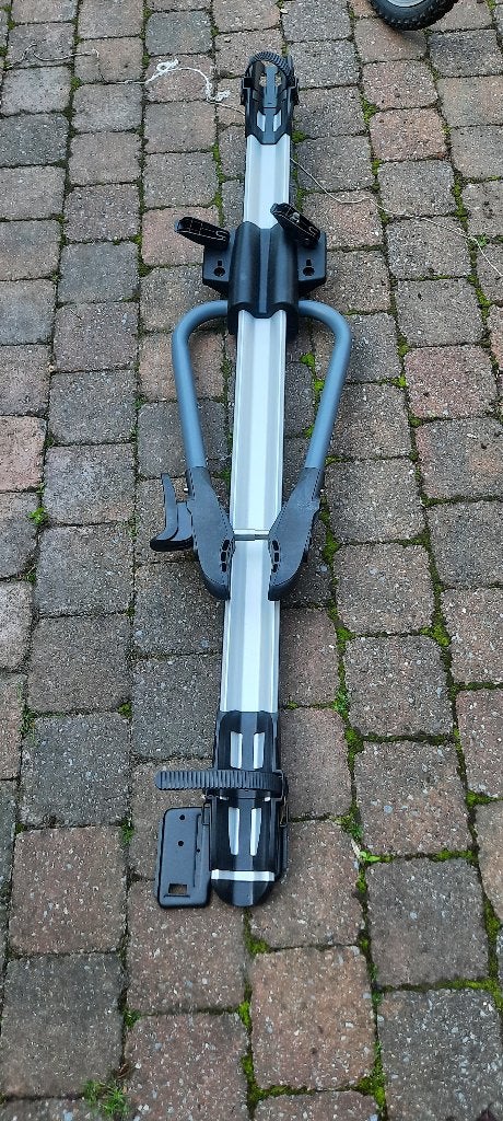 Porte vélo barres de toit Vertik 200, Autos : Divers, Neuf, Pneus larges, Galerie de toit, Enlèvement