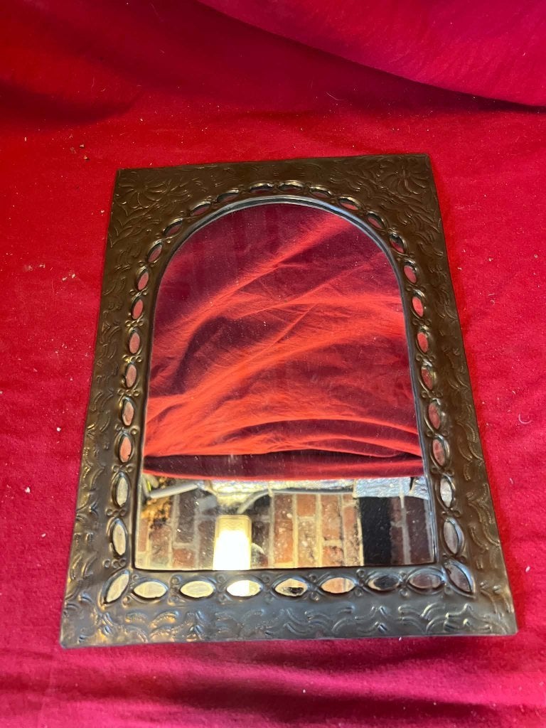 Spiegel in koperkleurige omhulsel., Ophalen of Verzenden