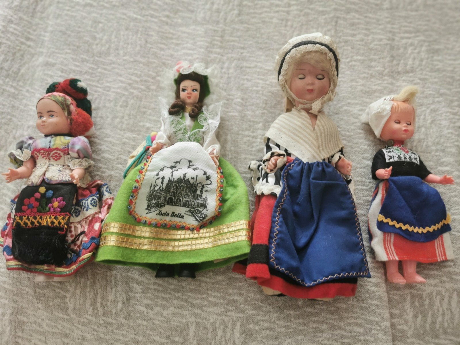 4 Antieke klederdracht popjes, Verzamelen, Ophalen of Verzenden