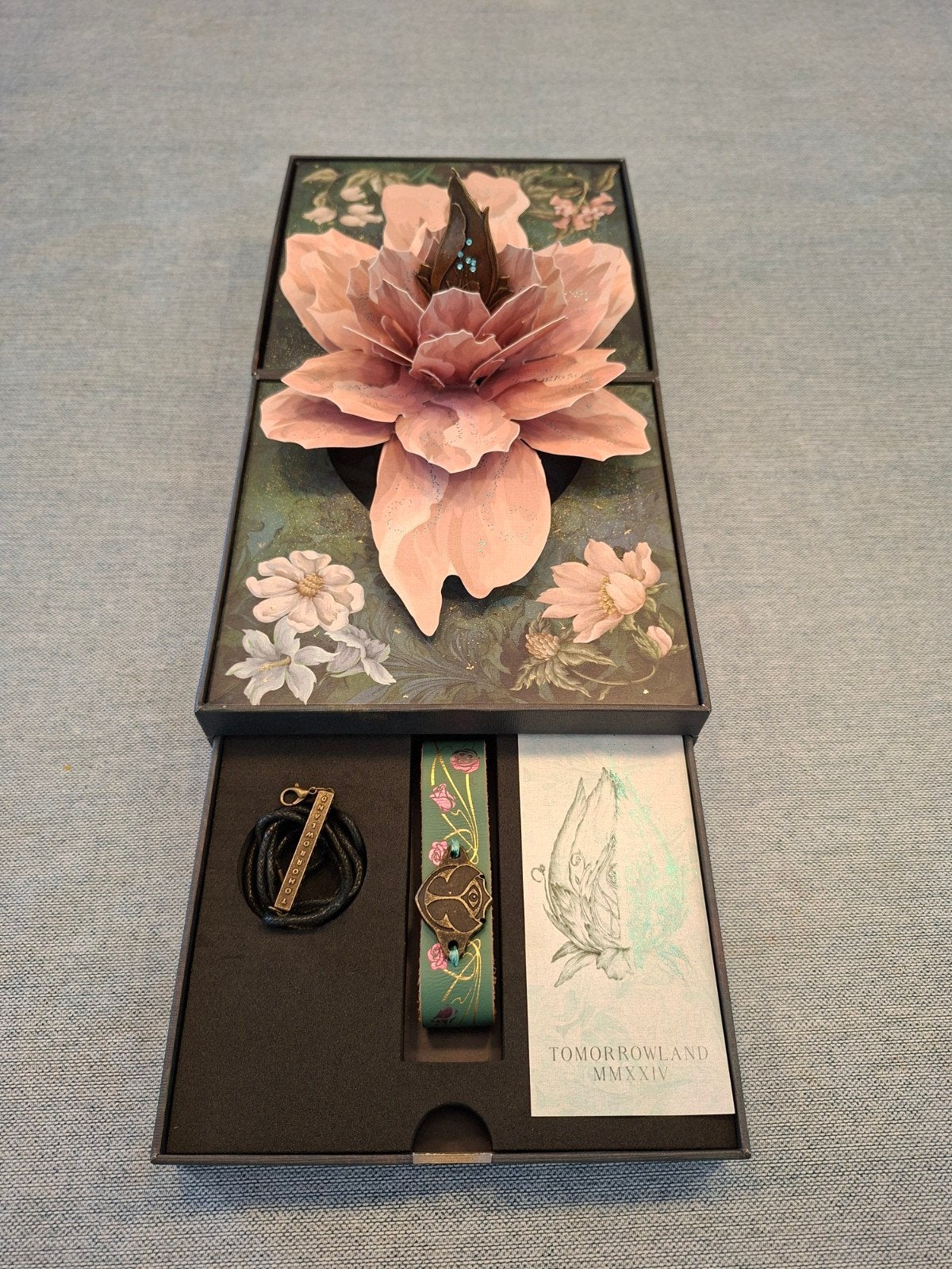 Coffret au trésor Tomorrowland 2024 — LIFE Weekend 2, Enlèvement ou Envoi, Comme neuf