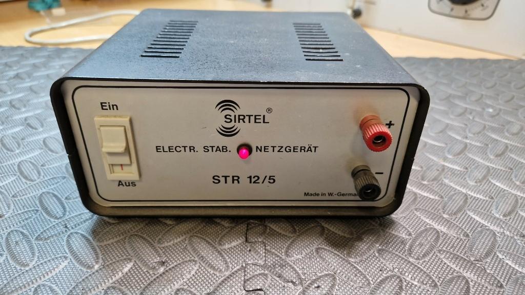 Sirtel gestabiliseerde labovoeding 12V 5A, Hobby en Vrije tijd, Elektronica-componenten, Ophalen of Verzenden, Gebruikt