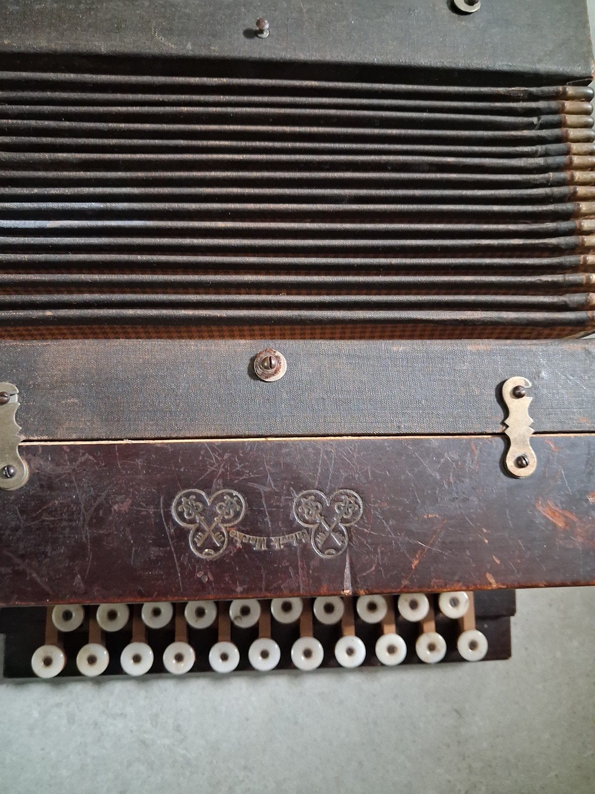 BUTTON ACCORDION, "Ekta Gera Dragspel", G&C Stahltöne, 1900s, Muziek en Instrumenten, Ophalen of Verzenden