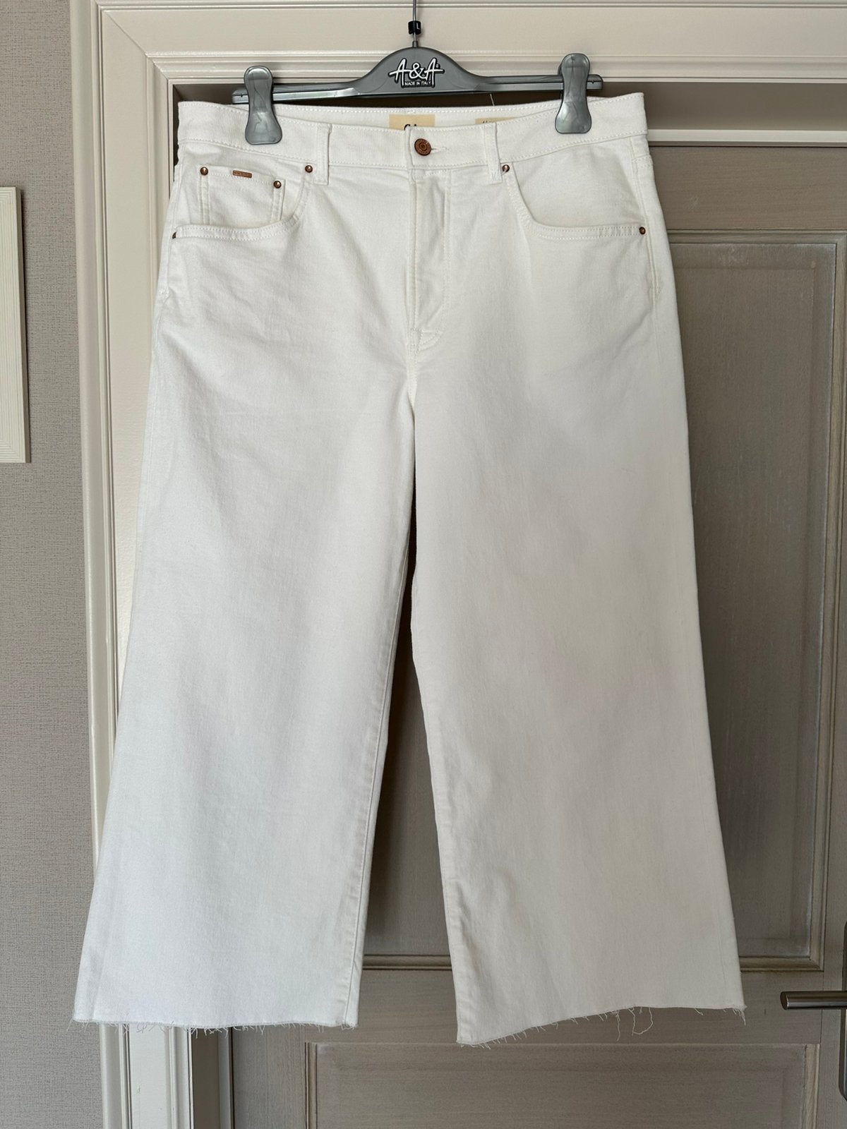 Nieuw, witte jeansbroek, maat 44, Vêtements | Femmes, Culottes & Pantalons, Enlèvement, Neuf, Taille 42/44 (L), Blanc