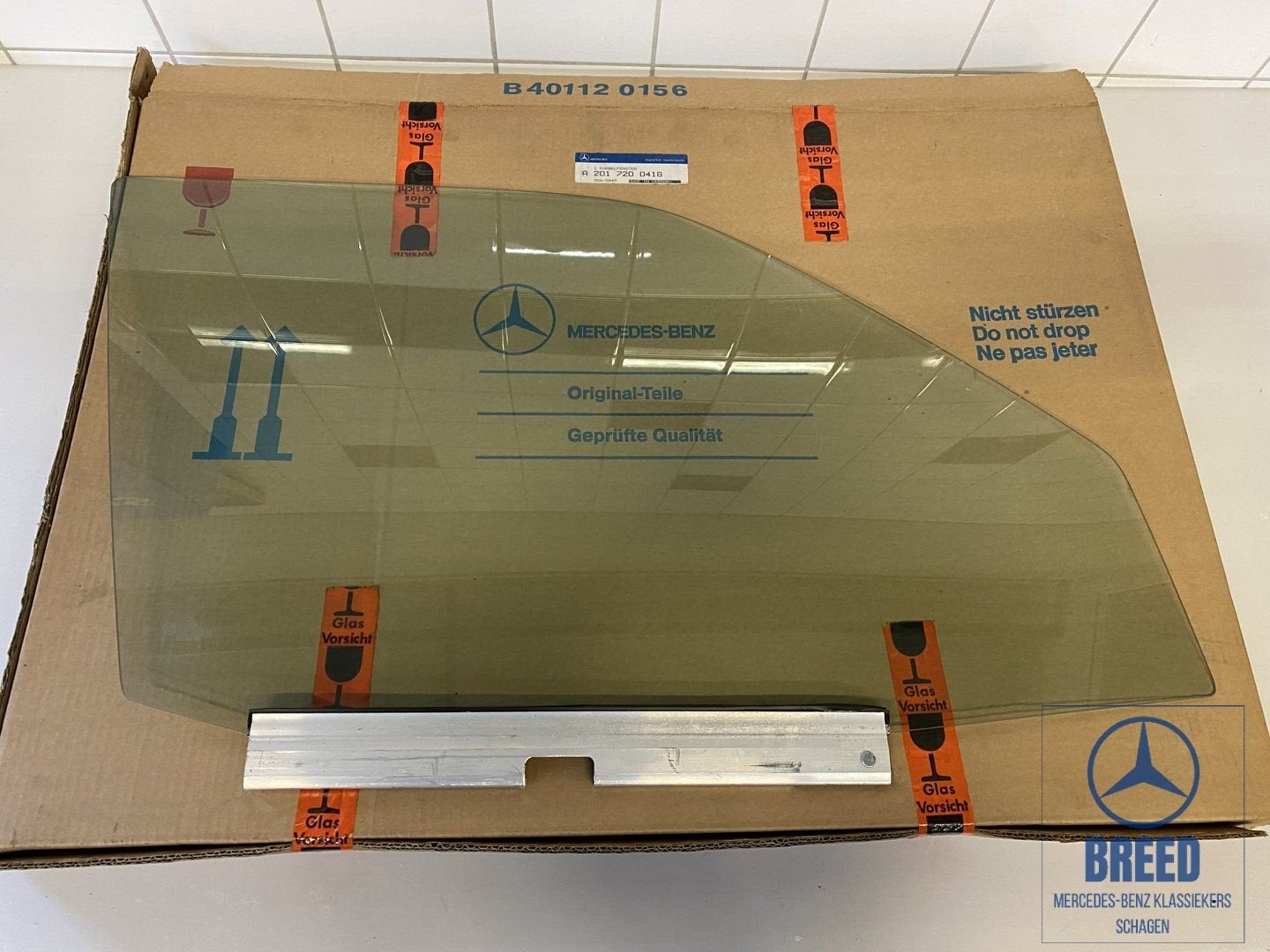 NOS portierruit rechtsvoor voor Mercedes-Benz W201 warmtewer, Autos : Pièces & Accessoires, Neuf, -, -, Enlèvement ou Envoi
