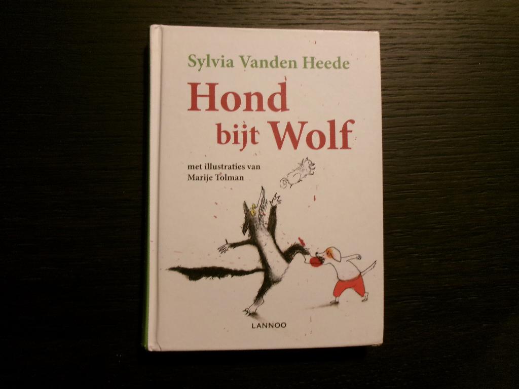 Hond bijt Wolf  -Sylvia Vanden Heede-, Ophalen of Verzenden