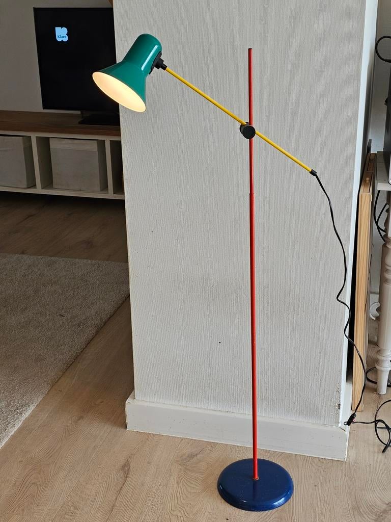 Veneta Lumi, een Italiaanse vloerlamp uit de jaren 80., Ophalen