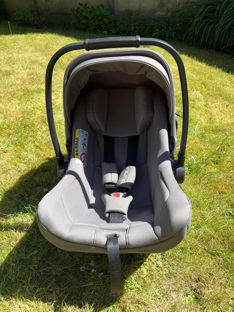 Maxi-cosi & Isofix Base Nuna 2025, Kinderen en Baby's, Autostoeltjes, Zo goed als nieuw, Maxi-Cosi, Isofix, Ophalen