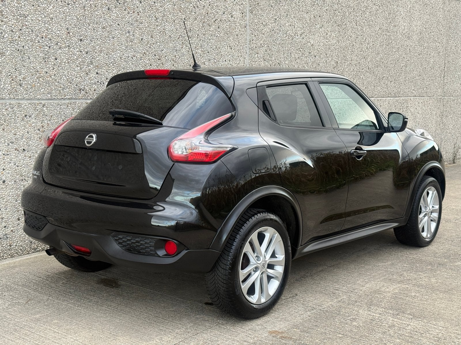 NISSAN JUKE – NAVI - CAMERA - EURO 6 – FULL OPTION, Auto's, Euro 6, Zwart, Handgeschakeld, Juke