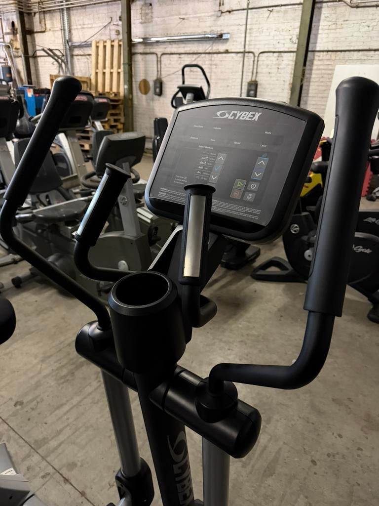LIFE FITNESS CYBEX NIEUWE BLACK BIKE EN CROSSTRAINER, Ophalen of Verzenden, Nieuw