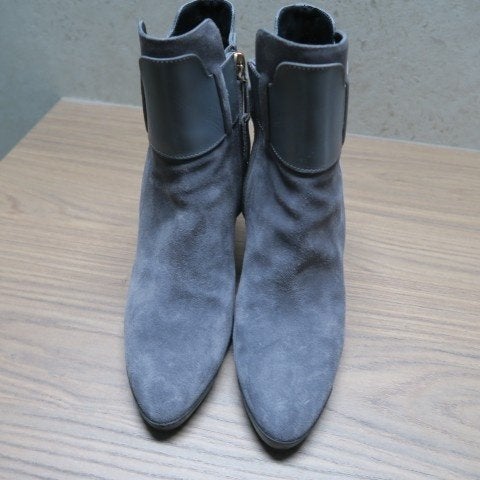 Korte laarsjes grijs hak 8 cm Tod's mt 37, Kleding | Dames, Lage of Enkellaarzen, Nieuw, Ophalen of Verzenden, Grijs