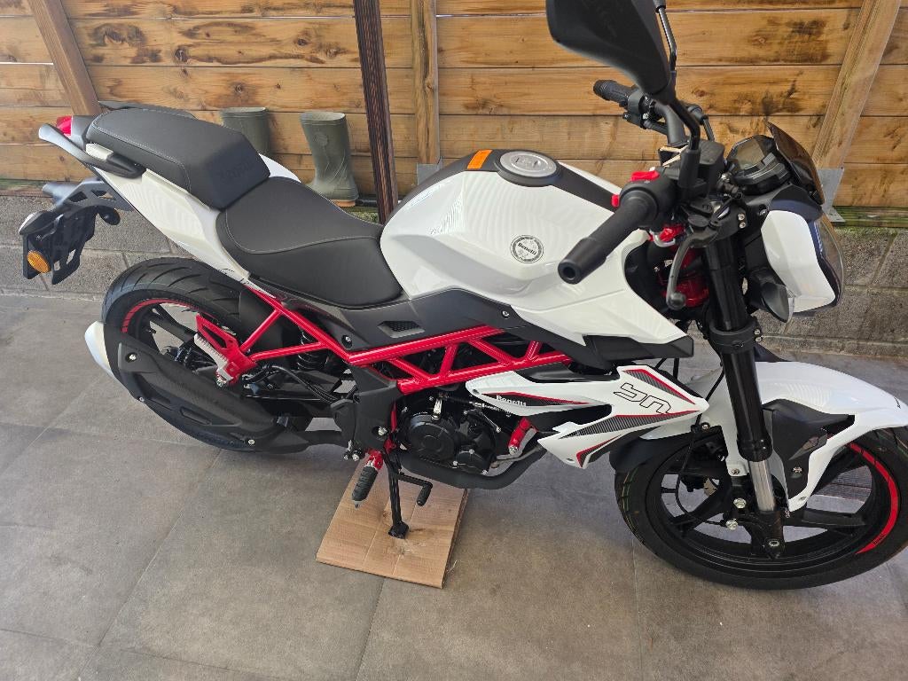A vendre benelli bn 125cc, Motos, Motoren | Benelli, Particulier, Tourisme, jusqu'à 11 kW, 1 cylindre, Enlèvement