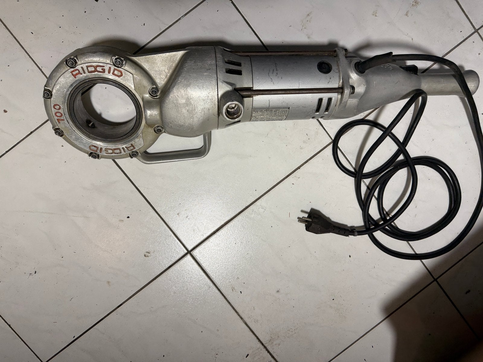 Découpeuse de fil de tuyaux électrique RIDGID 700 1100W —, Bricolage & Construction, Enlèvement ou Envoi, Comme neuf