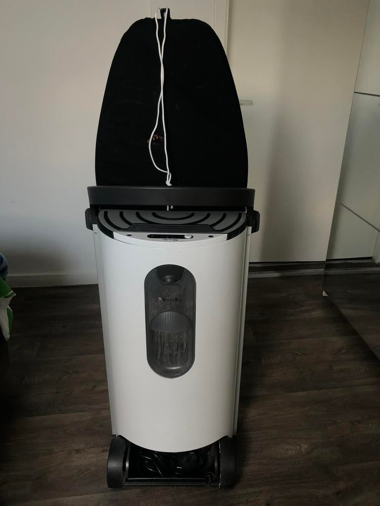 Système de repassage Miele avec générateur de vapeur, Electroménager, Fers à repasser & Planches à repasser, Comme neuf, Enlèvement