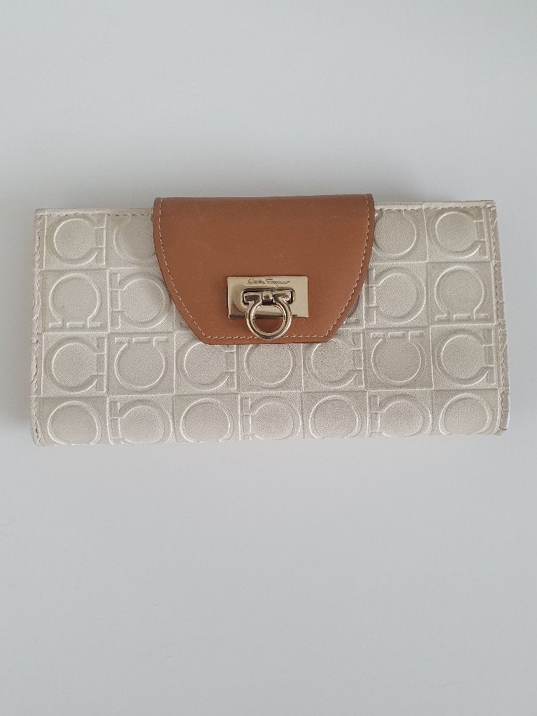 Portefeuille Salvatore Ferragamo, Bijoux, Sacs & Beauté, Porte-monnaie & Portefeuilles, Autres marques, Beige, Cuir, Avec fermeture à pression