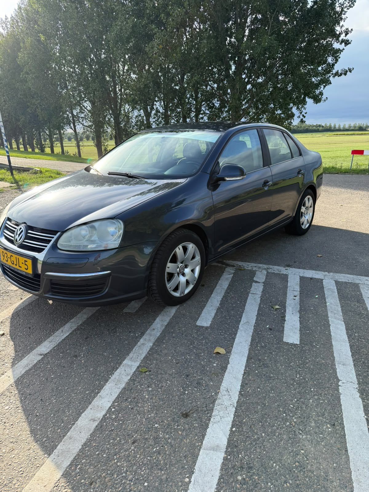 VW Jetta met airco”Trendline” groot scherm dealer onderhoud, Voorwielaandrijving, 4 deurs, Stof, 4 cilinders
