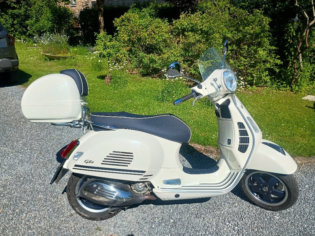 Vespa 300GTS, Motoren, Ophalen, 12 t/m 35 kW