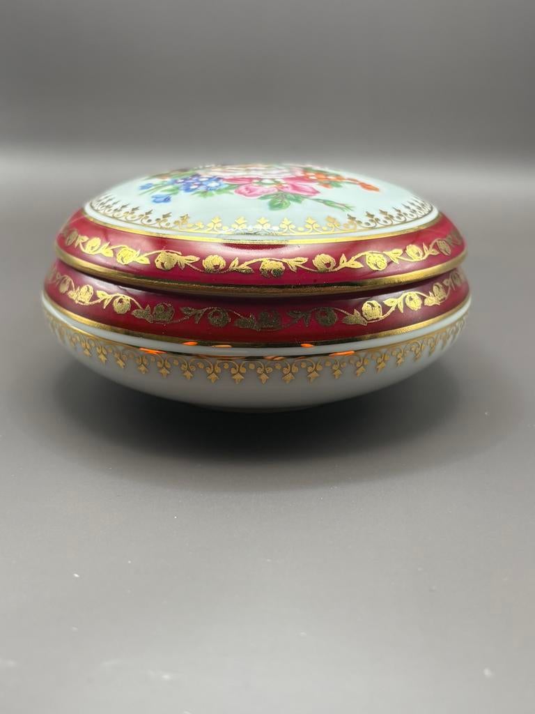Limoges Porseleinen Bonbonnière – Bordeauxrood & 22k Goud, Huis en Inrichting, Keuken | Servies, Ophalen of Verzenden, Zo goed als nieuw