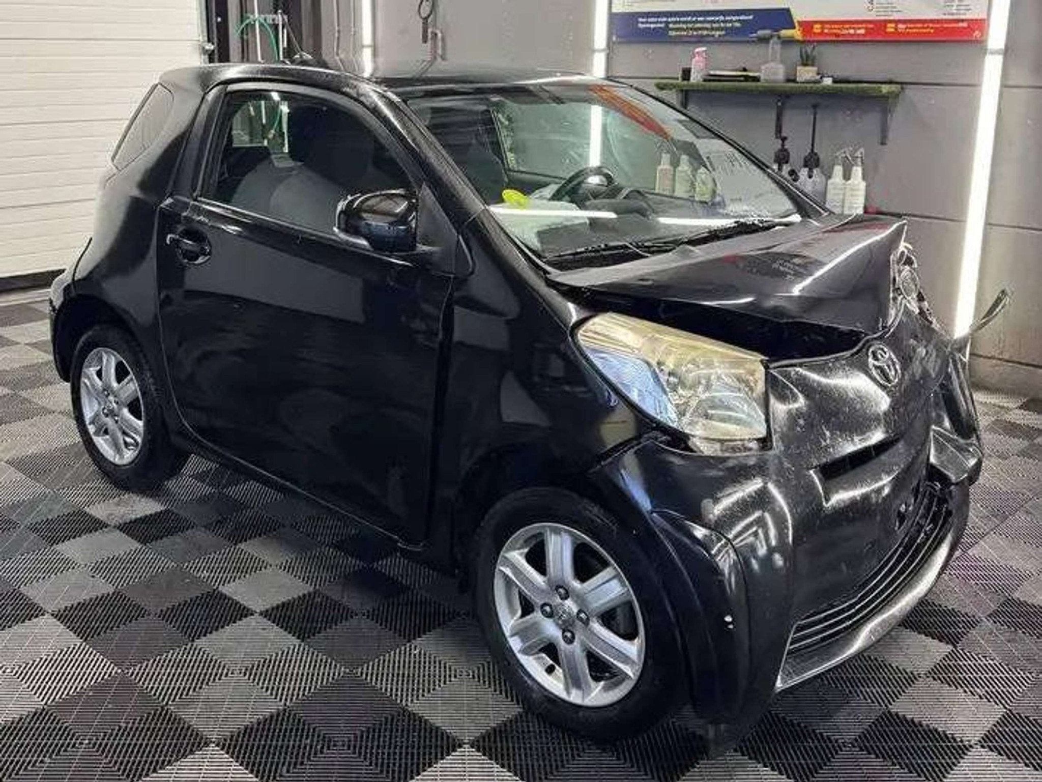 Toyota iQ 1.0i benzine bj. 2010 VOOR ONDERDELEN, Auto's, IQ, Electronic Stability Program (ESP), Zwart, Bedrijf