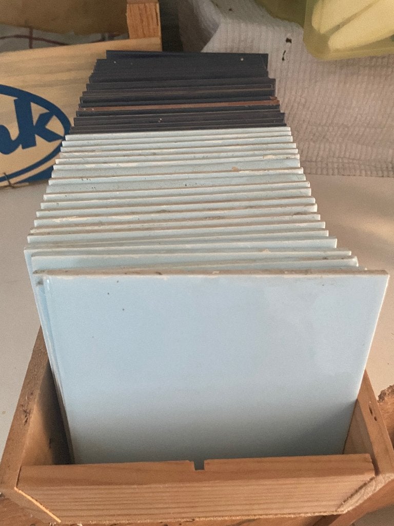 Carreaux excédentaires bleu clair et bleu foncé, Enlèvement