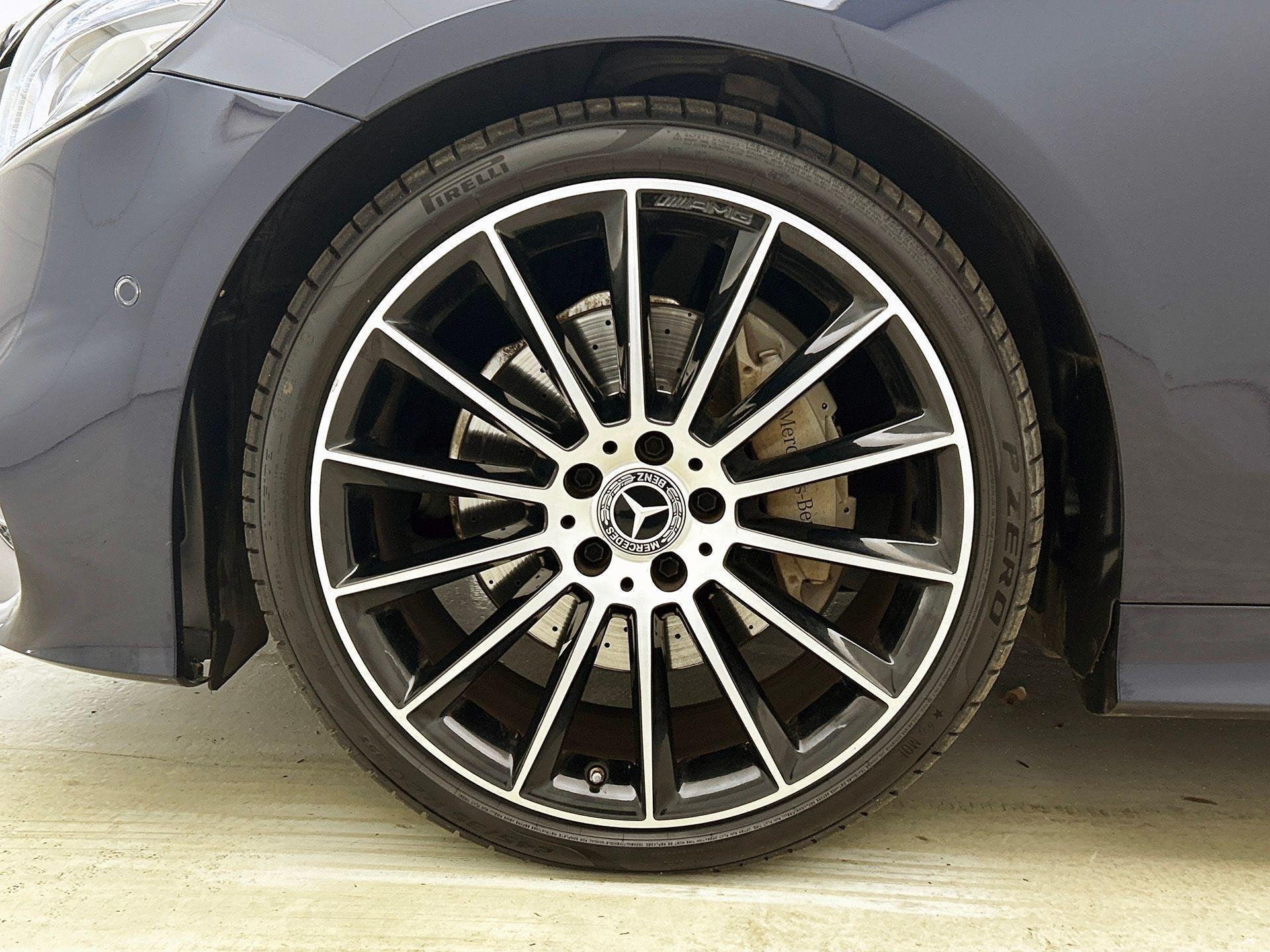 Mercedes-Benz E-Klasse 200 Coupé AMG Line | Panoramisch Dak, Auto's, Automaat, 4 cilinders, Zwart, Bedrijf