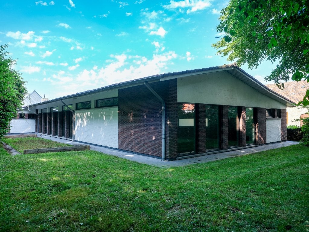Multifunctioneel vrijstaand gebouw te Lissewege, Immo, 8 kamers, 500 tot 1000 m², Woning met bedrijfsruimte, 359 m²