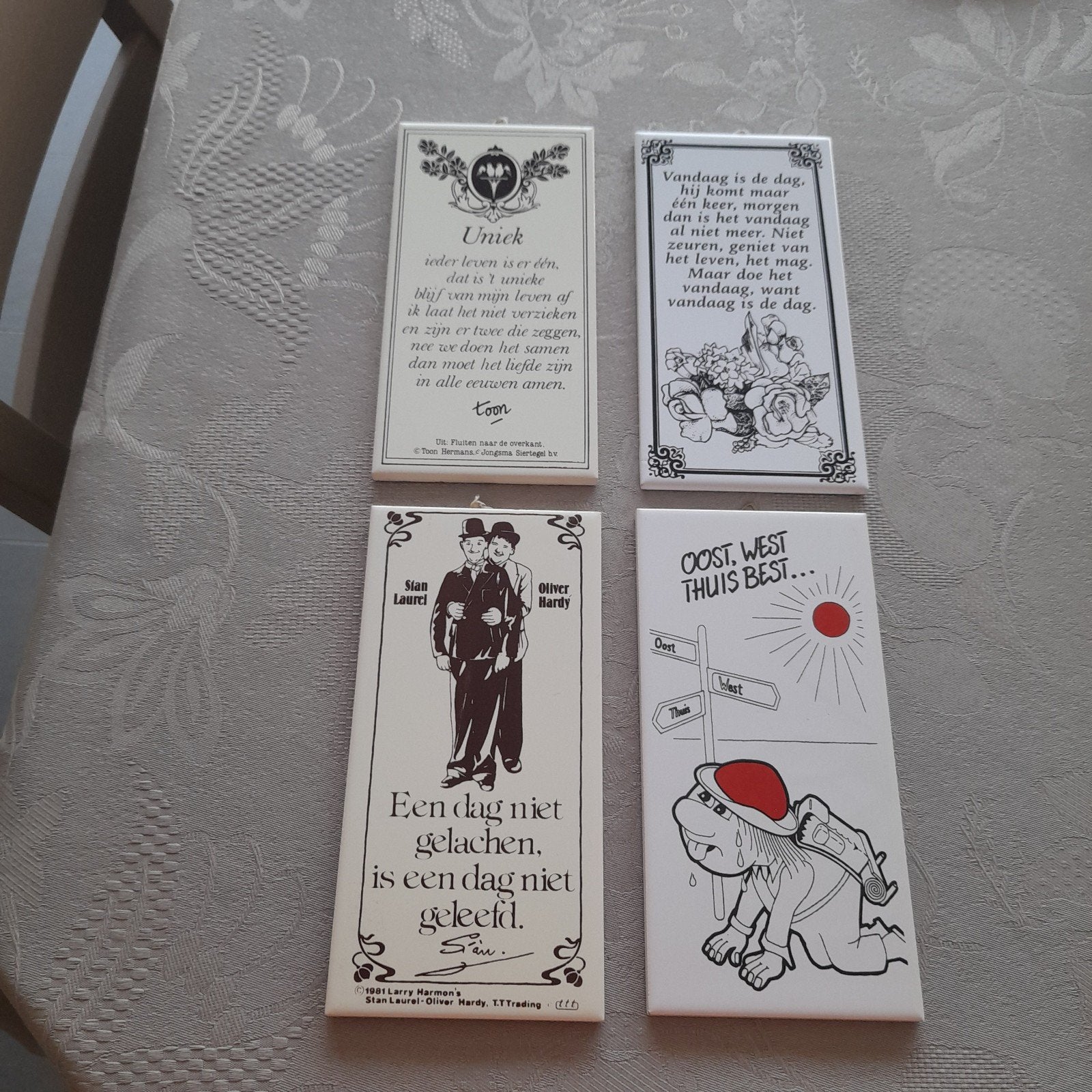 4 verschillende tegelspreuken.  Vintage., Vintage, Ophalen, Met ophangsysteem, Steen/keramiek