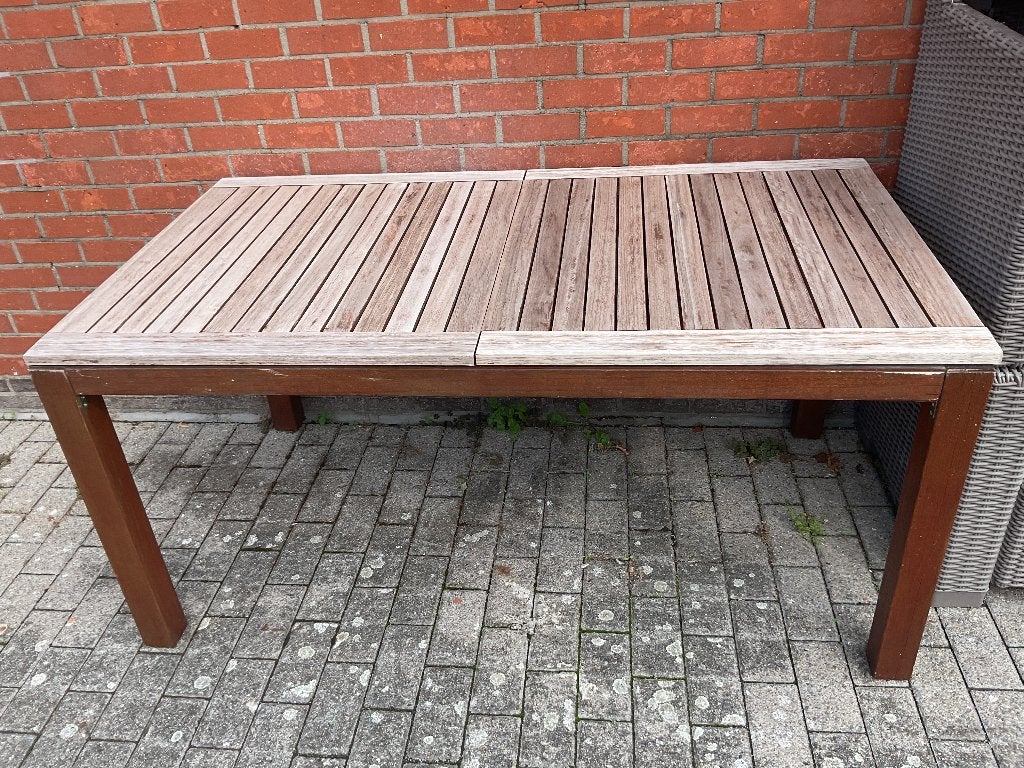 Tuintafel1m60 uitschuifbaar tot 2m00 door metalen armaturen., Ophalen