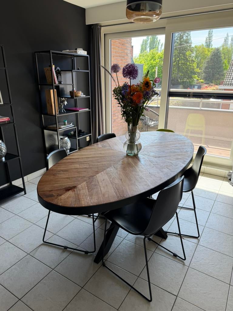 Table à manger industrielle — robuste et unique, Cinq personnes ou plus, Enlèvement, Utilisé, Autres matériaux