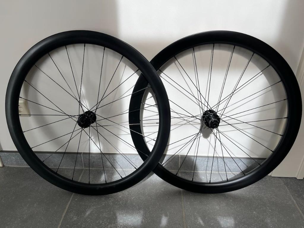 TWEEDEHANDS Carbon wielset 44mm hoog, Fietsen en Brommers, Fietsonderdelen, Ophalen of Verzenden, Zo goed als nieuw