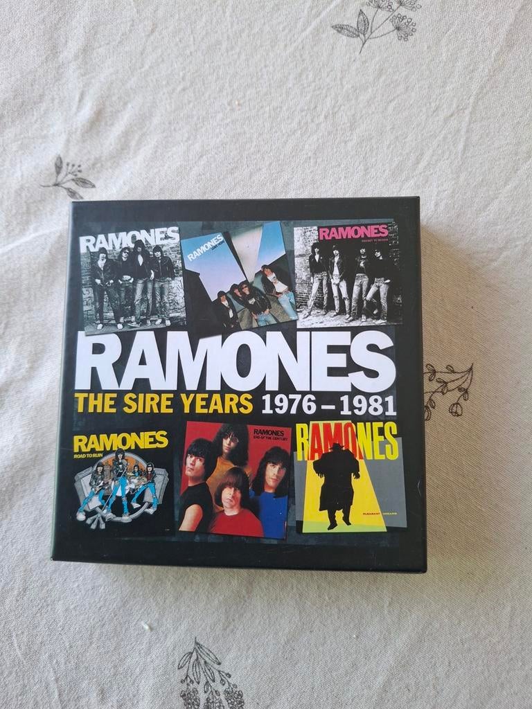 5 cd box ramones the sire years 1976-1981, Ophalen of Verzenden