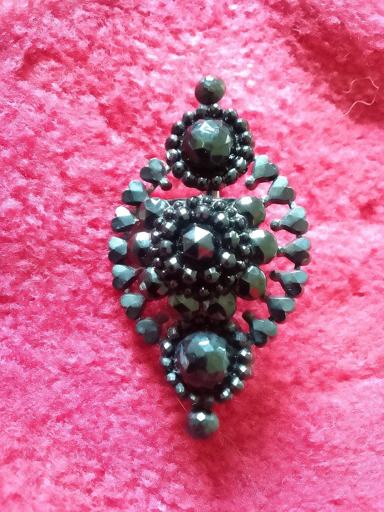 broche années 60 dite "de deuil", Bijoux, Sacs & Beauté, Enlèvement ou Envoi, Comme neuf, Noir