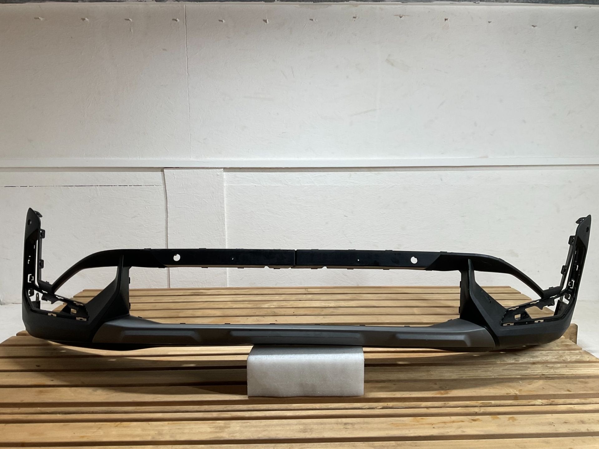 Grille de pare-chocs BMW X1 U11 22-25 51119883580 Spoiler de, Petuelring 130
80788  Munich, DE, Pare-chocs, Info@bmw.de, Utilisé