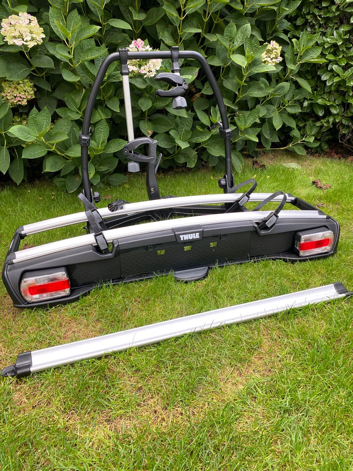 Porte-vélos Thule jusqu'à 60 kg avec rampes, Autos : Divers, Support d'attelage, Comme neuf, Enlèvement, 2 vélos