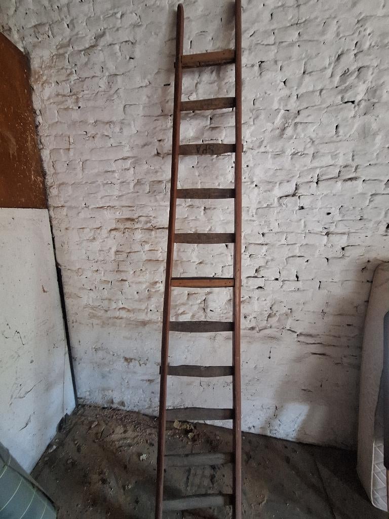 2 Vielles echelles en bois, Enlèvement
