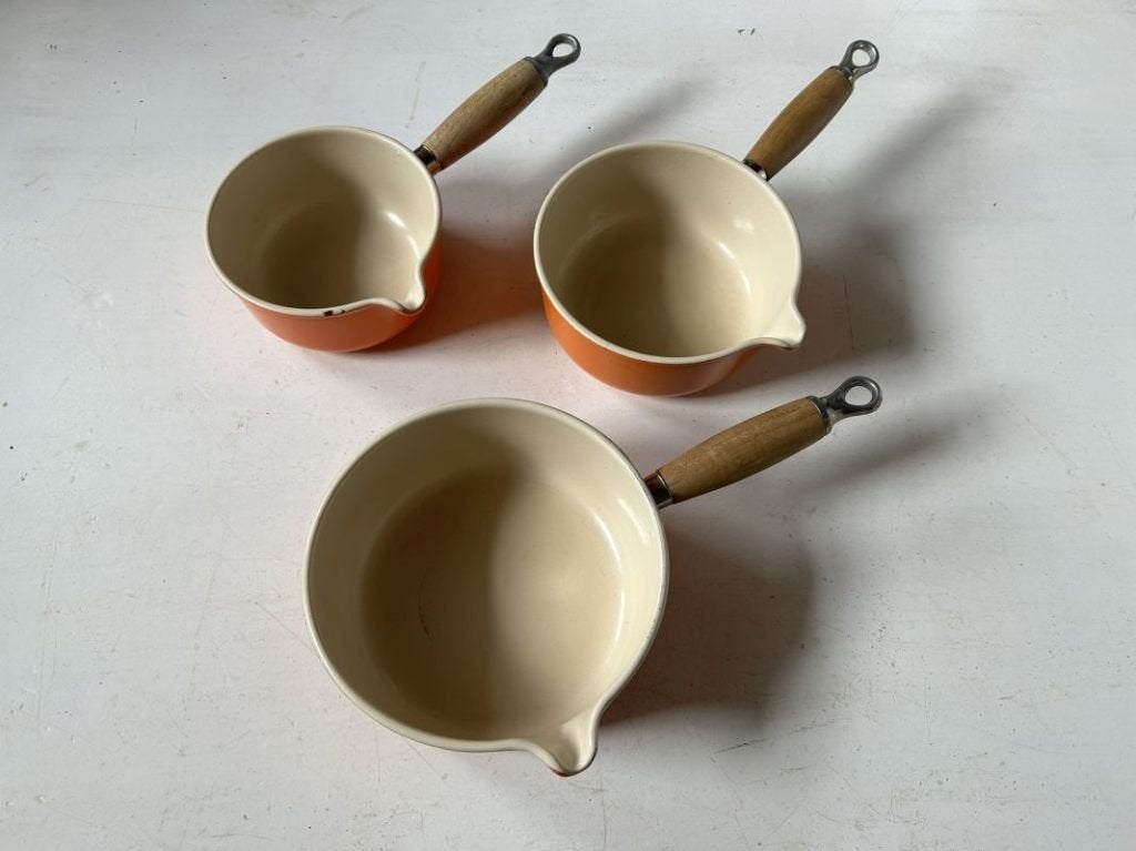 Set Le Creuset pannen Dia 14 tot Dia 18 met gietmond oranje, Enlèvement ou Envoi, Le Creuset, Utilisé, Ensemble de casseroles