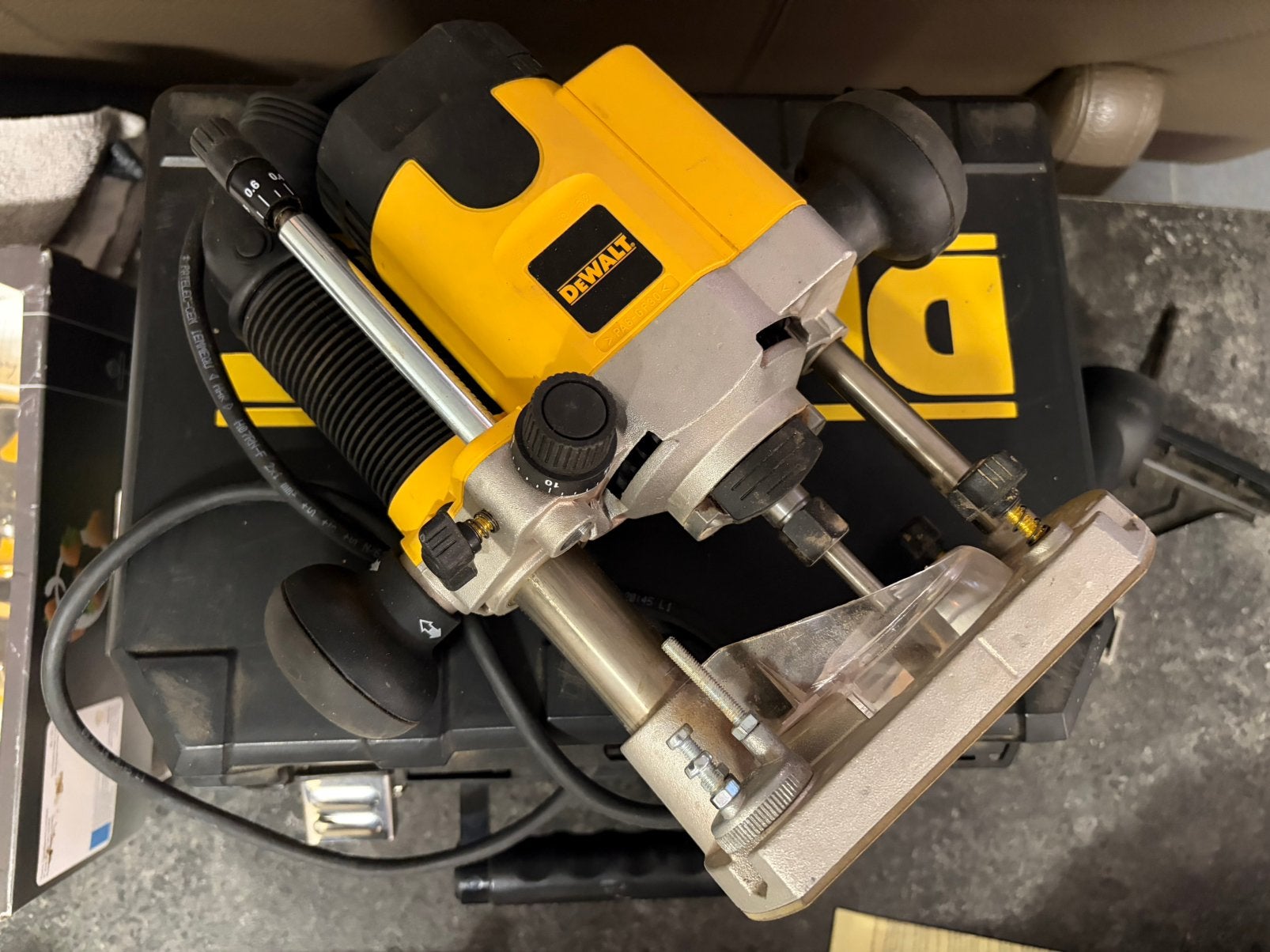 DeWALT DW621KT bovenfrees (1100 W - 8 mm), Bricolage & Construction, Enlèvement, Comme neuf, Routeur