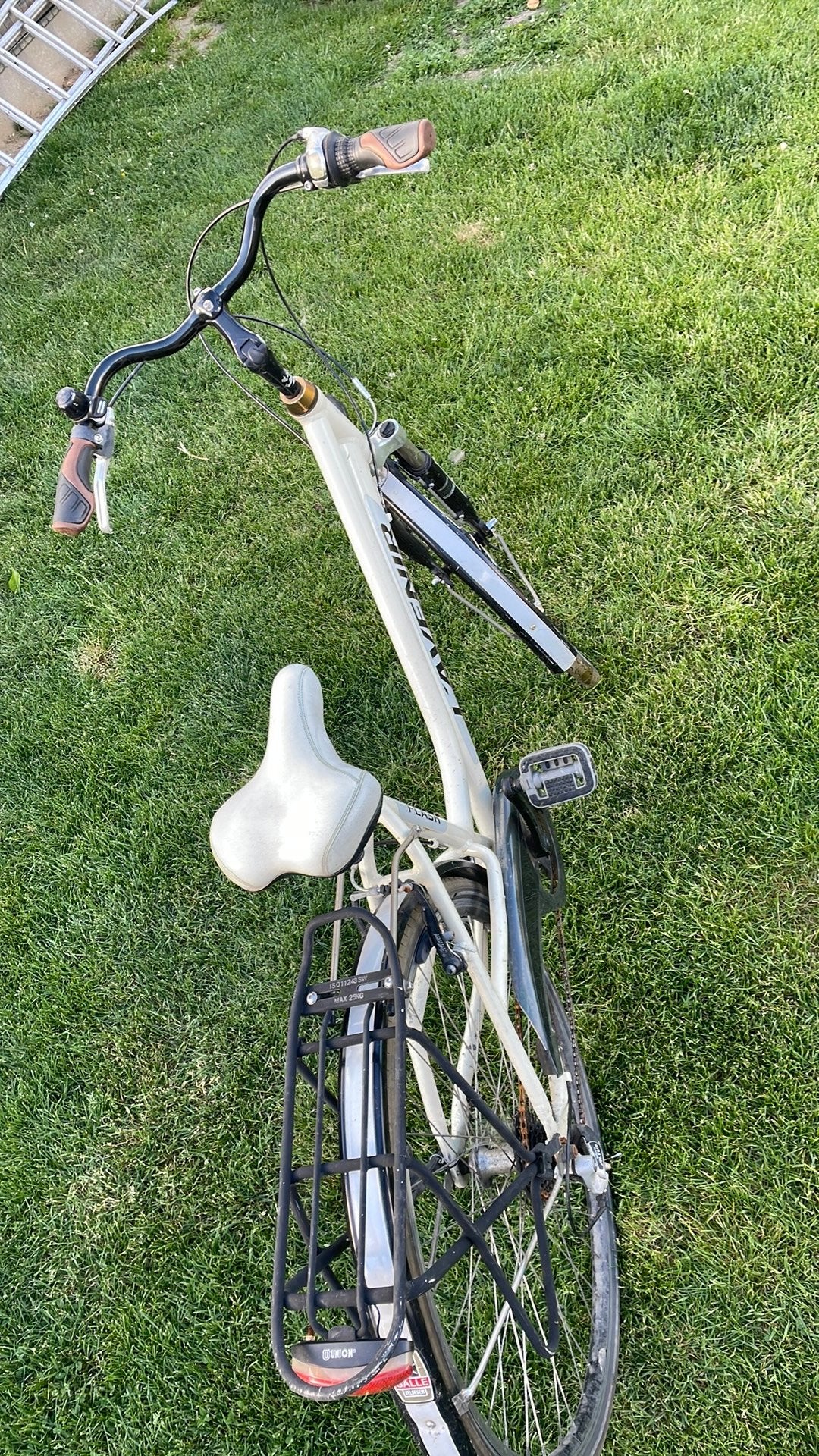 Dames fiets met werk aan, Ophalen, Zo goed als nieuw