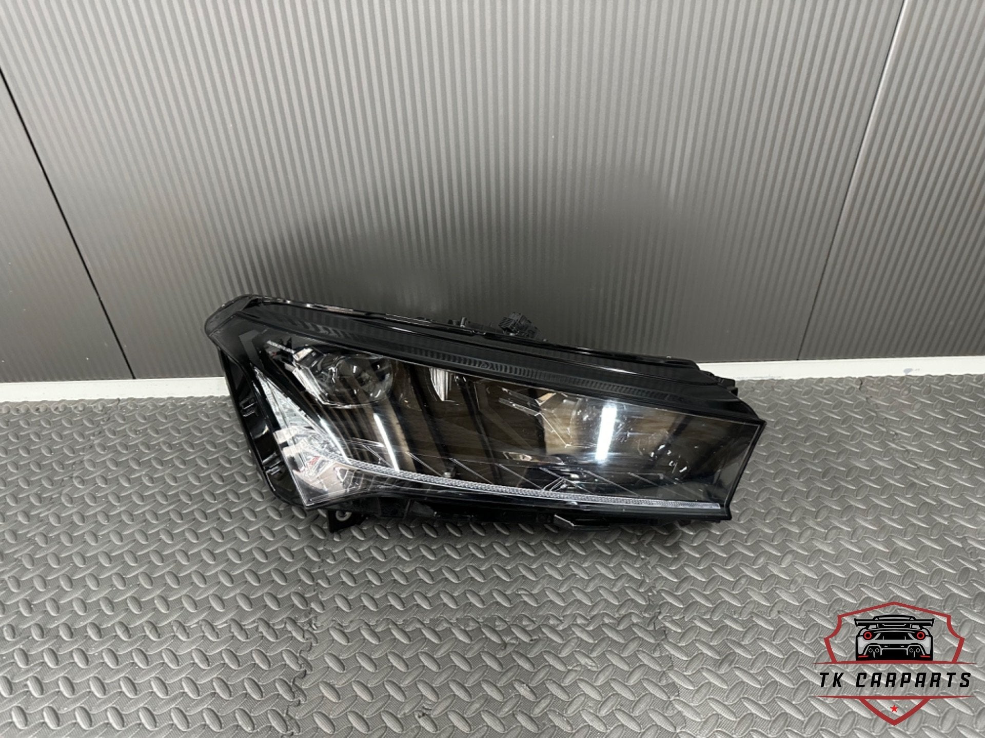 Skoda Enyaq Full Led Rechts 5LB941016G Crystal Lighting, Infoline@skoda-auto.cz, Nieuw, Tr. Vaclava Klementa 869
293 01  Mlada Boleslav, CZ