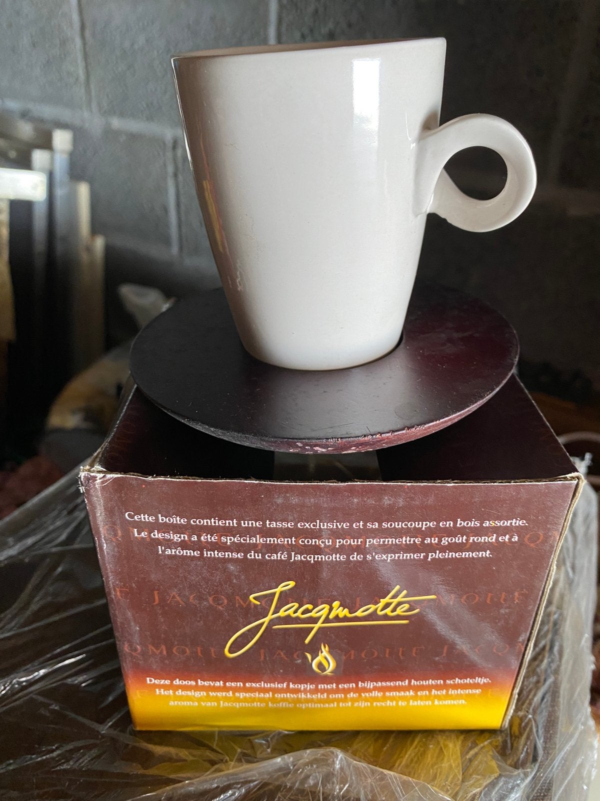 Koffietassen, Enlèvement, Utilisé