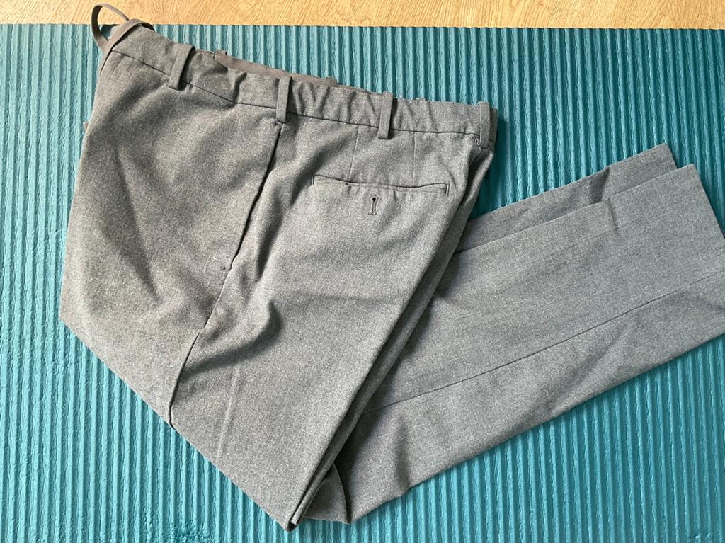 Pantacourt Uniqlo, Kleding | Heren, Broeken en Pantalons, Ophalen of Verzenden, Zo goed als nieuw, Grijs