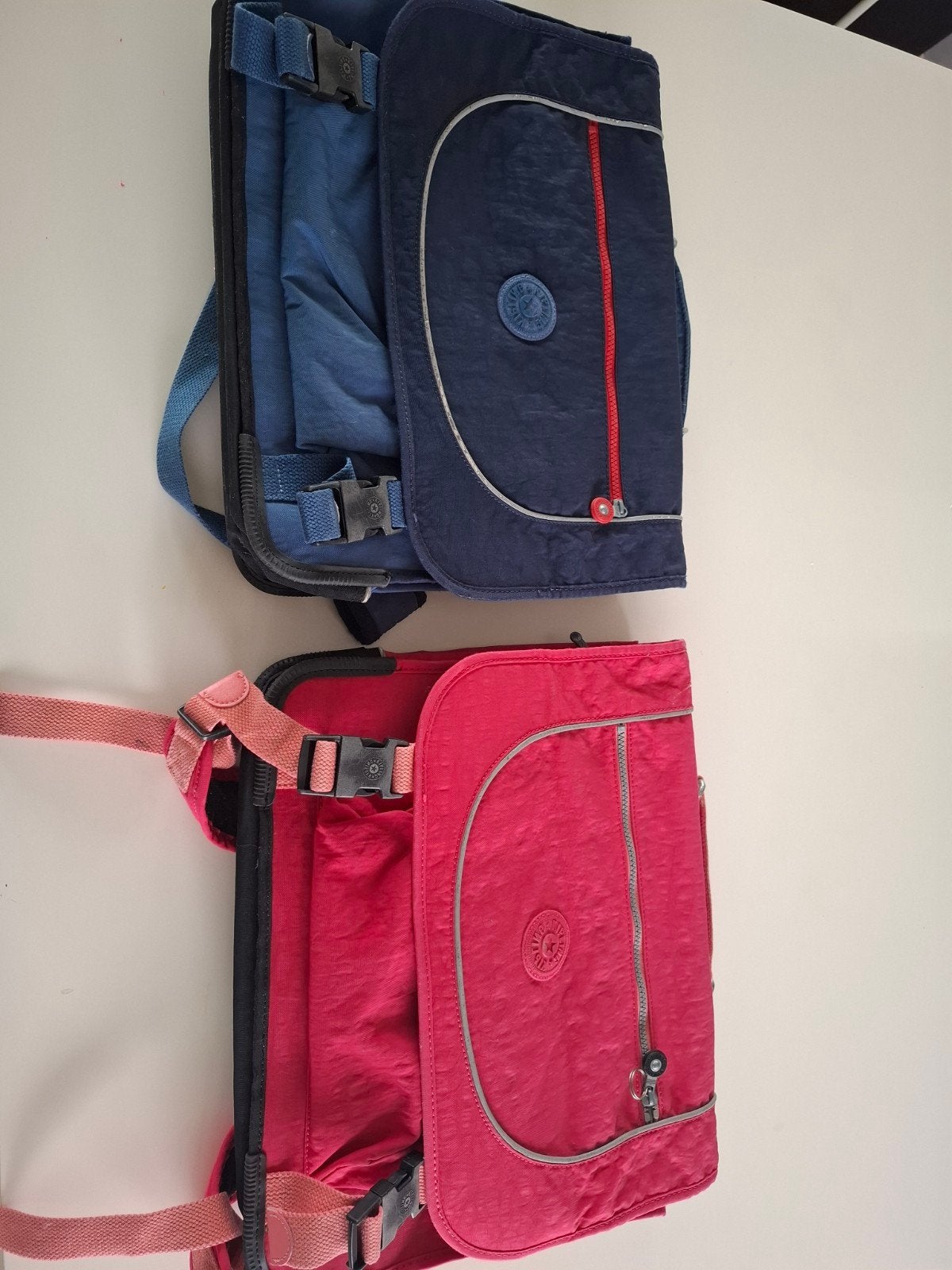 Kipling boekentas, Ophalen