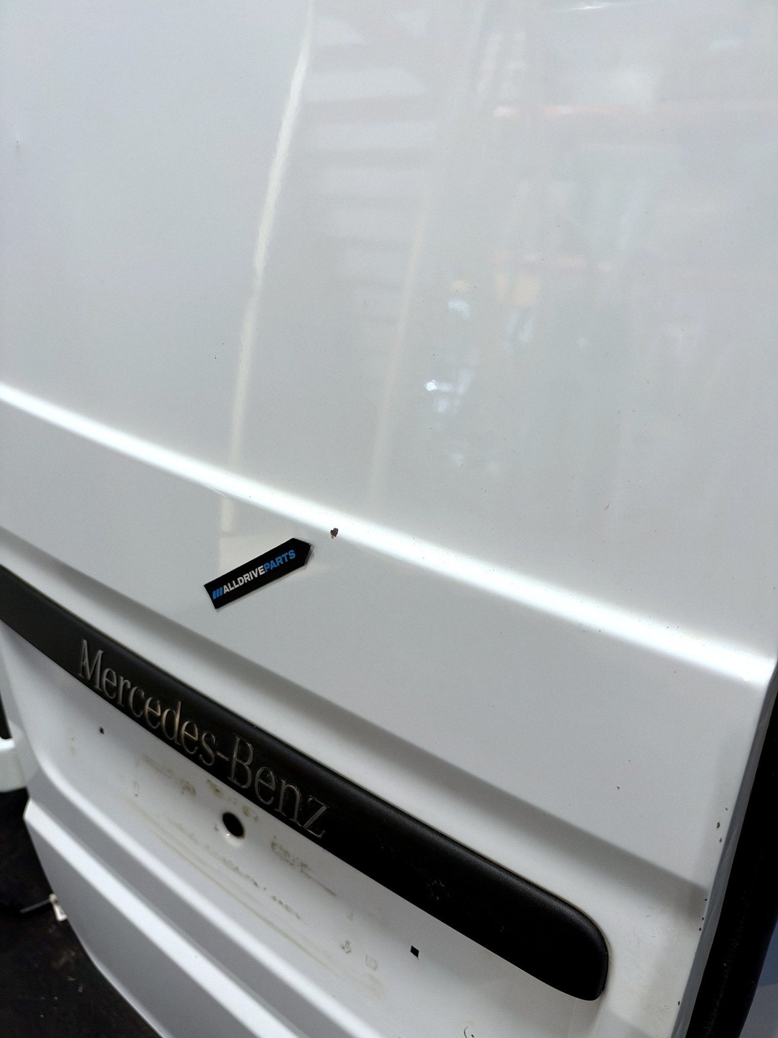 Mercedes Vito W639 porte arrière gauche blanche A6397400002, Arrière, -, Haillon arrière, Utilisé